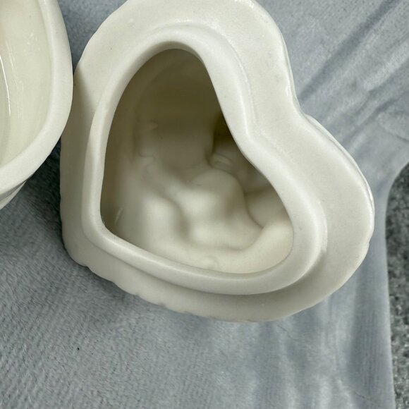 Bride Groom Boy Girl Couple Kissing Trinket Box White Heart Design Base - Picture 10 of 14